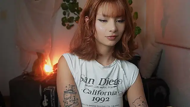 Snapshot of ari_kat chatting on November 2025 04:02:02 AM ari kat online show from November 2025 04:02:02 AM