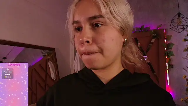 Haelycute online show from October 2025 11:34:02 AM