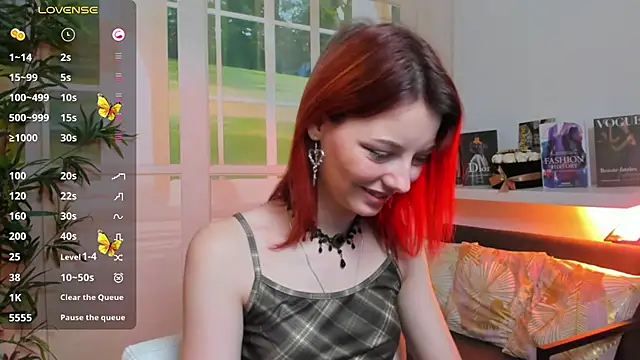 pretty little thing online show from February 2025 01:53:01 AM