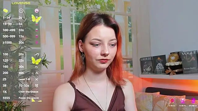 pretty little thing online show from March 2025 10:02:02 PM