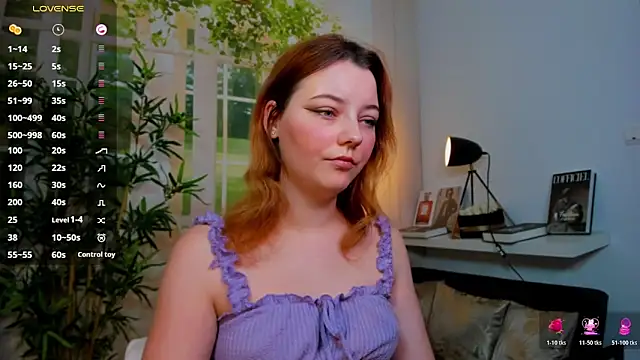 pretty little thing online show from November 2025 04:40:02 PM