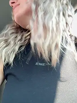 Snapshot of Crazy-Rosa chatting on March 2025 09:27:01 AM Crazy-Rosa online show from March 2025 09:27:01 AM