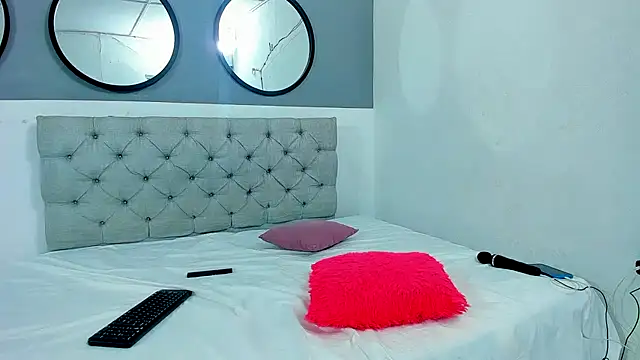 Sophie and andress online show from October 2025 11:46:02 PM