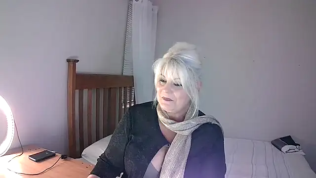 Miahotmilf online show from February 2025 06:01:01 PM