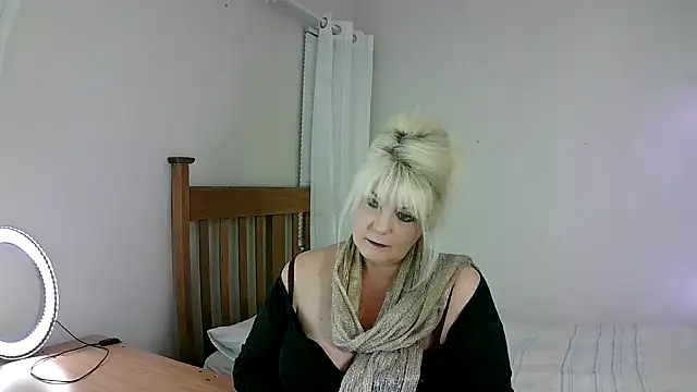 Miahotmilf online show from March 2025 06:36:01 PM