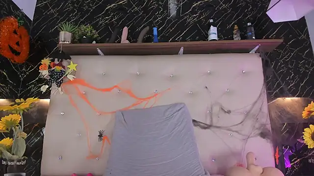 Alexa Smith   online show from October 2025 05:33:01 AM