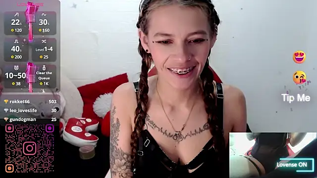 Snapshot of sweetlittlelisa chatting on December 2024 09:45:01 PM sweetlittlelisa online show from December 2024 09:45:01 PM