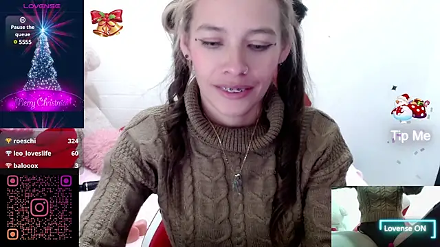 Snapshot of sweetlittlelisa chatting on December 2024 12:59:02 AM sweetlittlelisa online show from December 2024 12:59:02 AM