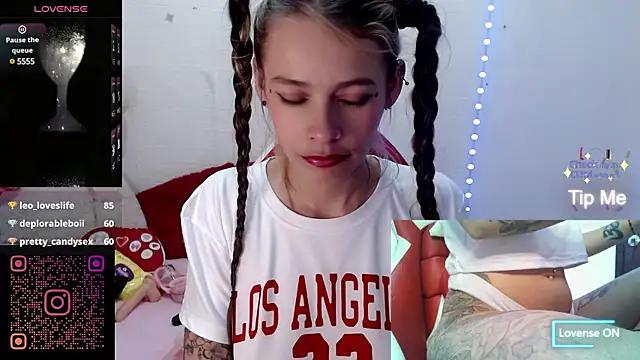 Snapshot of sweetlittlelisa chatting on January 2025 10:55:01 PM sweetlittlelisa online show from January 2025 10:55:01 PM