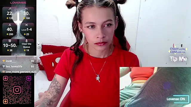 Snapshot of sweetlittlelisa chatting on January 2025 10:15:01 PM sweetlittlelisa online show from January 2025 10:15:01 PM