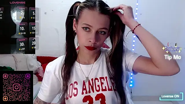 Snapshot of sweetlittlelisa chatting on January 2025 06:16:01 PM sweetlittlelisa online show from January 2025 06:16:01 PM