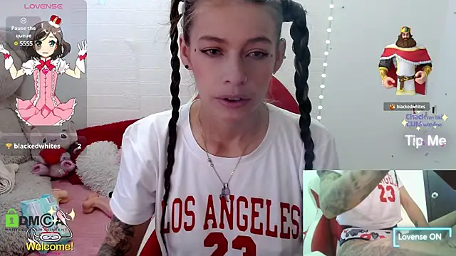 Snapshot of sweetlittlelisa chatting on January 2025 08:45:02 PM sweetlittlelisa online show from January 2025 08:45:02 PM