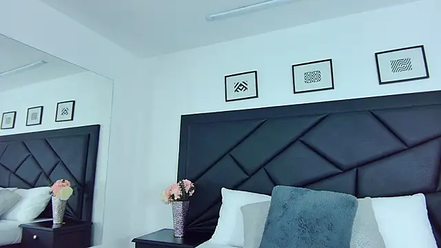 Snapshot of SophieCarther chatting on February 2025 04:44:01 PM SophieCarther online show from February 2025 04:44:01 PM