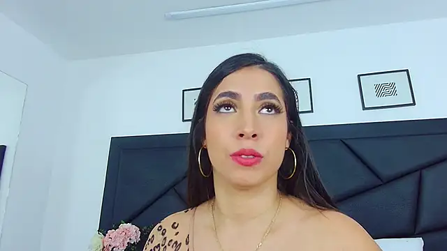 Snapshot of SophieCarther chatting on February 2025 03:59:01 PM SophieCarther online show from February 2025 03:59:01 PM