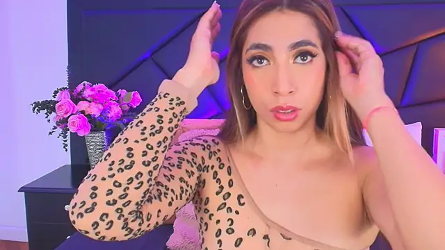 Snapshot of SophieCarther chatting on September 2025 12:38:02 PM SophieCarther online show from September 2025 12:38:02 PM