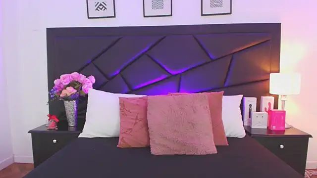 Snapshot of SophieCarther chatting on October 2025 04:21:01 AM SophieCarther online show from October 2025 04:21:01 AM