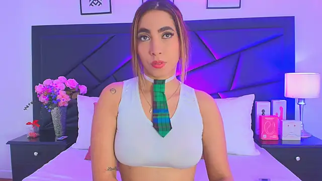 Snapshot of SophieCarther chatting on November 2025 12:59:02 PM SophieCarther online show from November 2025 12:59:02 PM