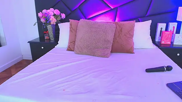 Snapshot of SophieCarther chatting on November 2025 12:48:02 PM SophieCarther online show from November 2025 12:48:02 PM