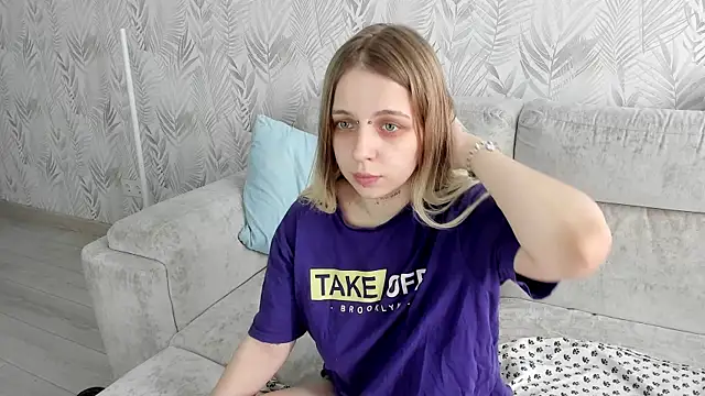 Snapshot of Alice_Halle chatting on April 2026 09:35:02 AM Alice Halle online show from April 2026 09:35:02 AM