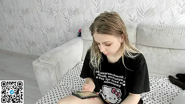 Snapshot of Alice_Halle chatting on May 2026 07:48:01 AM Alice Halle online show from May 2026 07:48:01 AM