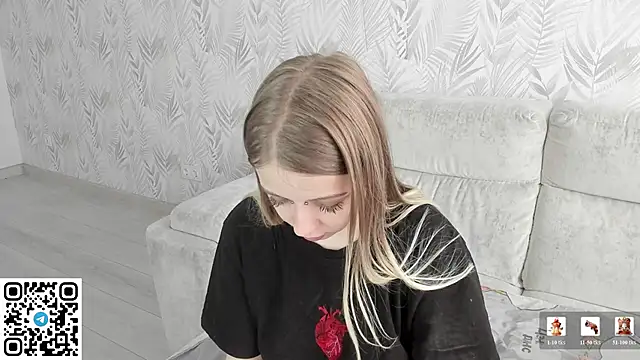Snapshot of Alice_Halle chatting on May 2026 06:55:01 AM Alice Halle online show from May 2026 06:55:01 AM