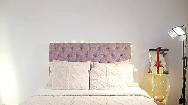 Snapshot of samantha_evans2 chatting on February 2026 12:06:02 AM samantha evans2 online show from February 2026 12:06:02 AM