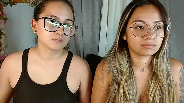 Snapshot of Jules_n_Gia chatting on December 2024 11:28:02 PM Jules n Gia online show from December 2024 11:28:02 PM