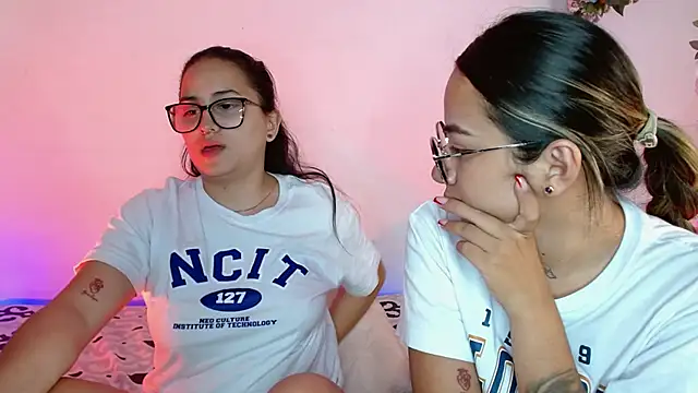 Snapshot of Jules_n_Gia chatting on December 2024 11:12:02 PM Jules n Gia online show from December 2024 11:12:02 PM