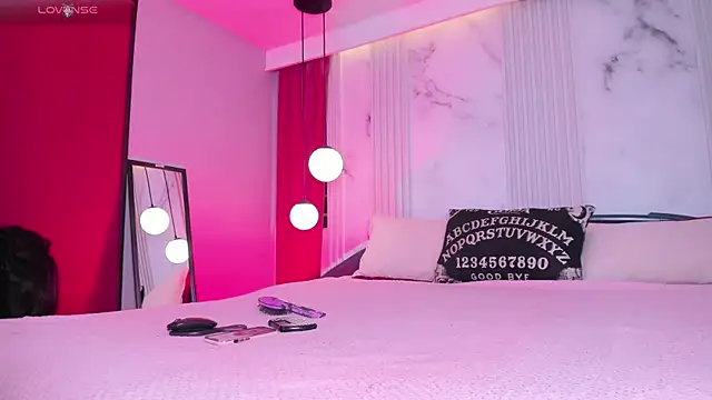 Snapshot of ninaevanss_ chatting on November 2025 08:22:02 PM ninaevanss online show from November 2025 08:22:02 PM