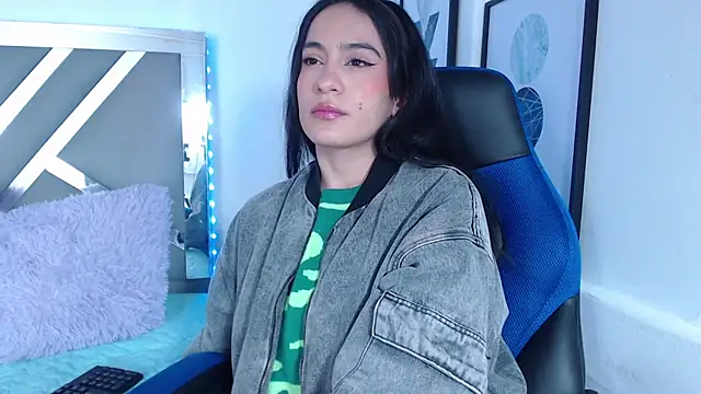 Snapshot of ZaraDames_ chatting on January 2025 03:54:02 AM ZaraDames online show from January 2025 03:54:02 AM