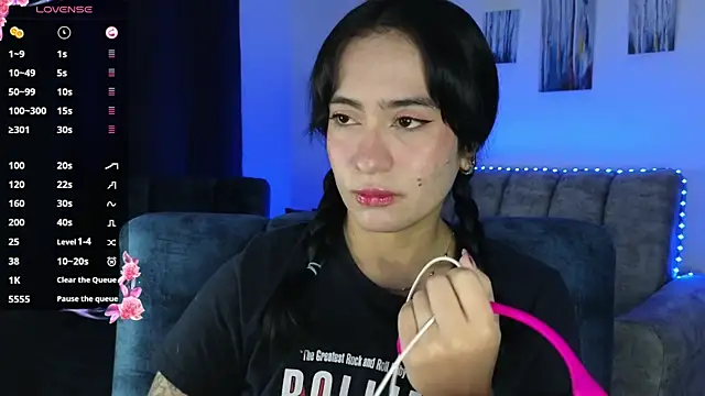 Snapshot of ZaraDames_ chatting on October 2025 04:01:02 AM ZaraDames online show from October 2025 04:01:02 AM