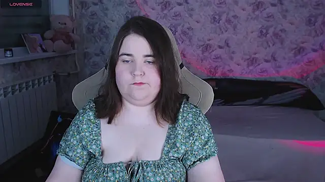 Snapshot of Estelle_Hicks chatting on May 2026 06:57:02 PM Estelle Hicks online show from May 2026 06:57:02 PM