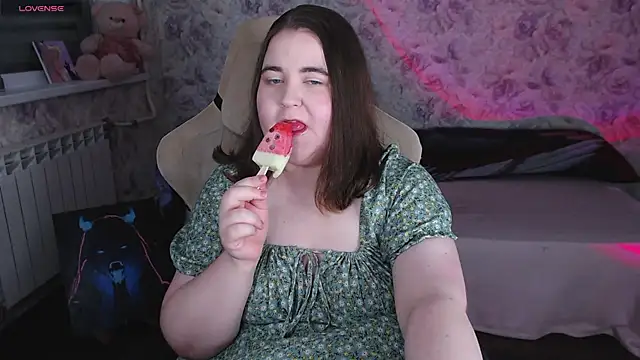 Snapshot of Estelle_Hicks chatting on June 2026 07:04:02 PM Estelle Hicks online show from June 2026 07:04:02 PM