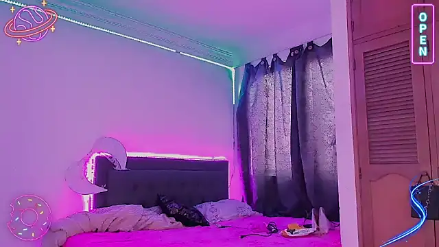 LittleEmmaa online show from December 2024 04:29:02 PM