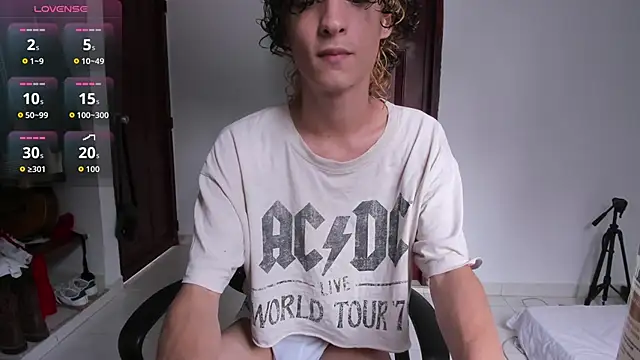 Danni boy online show from December 2025 08:47:02 PM