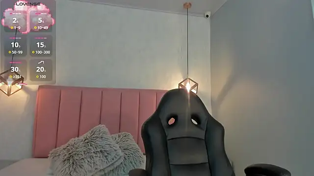 SUNNYCYRUS online show from October 2025 12:49:02 PM