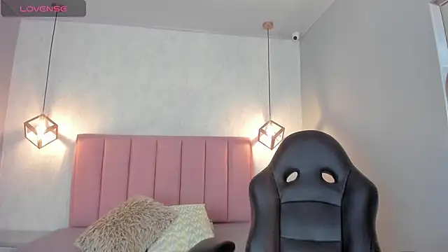 SUNNYCYRUS online show from November 2025 12:27:02 PM