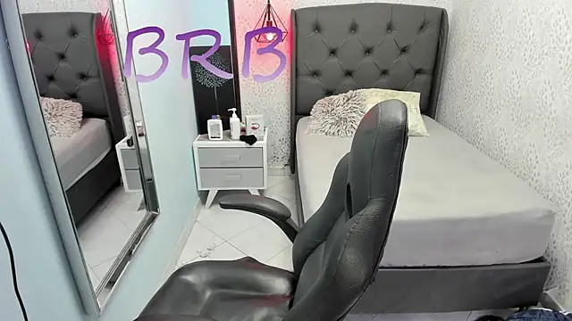 Snapshot of SUZETMONACO chatting on February 2026 07:40:01 PM SUZETMONACO online show from February 2026 07:40:01 PM