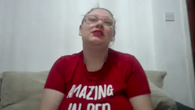 Snapshot of Bustycurves chatting on October 2025 10:37:01 PM Bustycurves online show from October 2025 10:37:01 PM