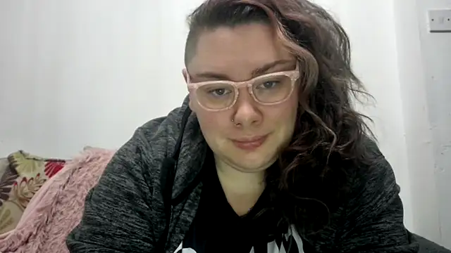 Snapshot of Bustycurves chatting on November 2025 04:12:01 AM Bustycurves online show from November 2025 04:12:01 AM