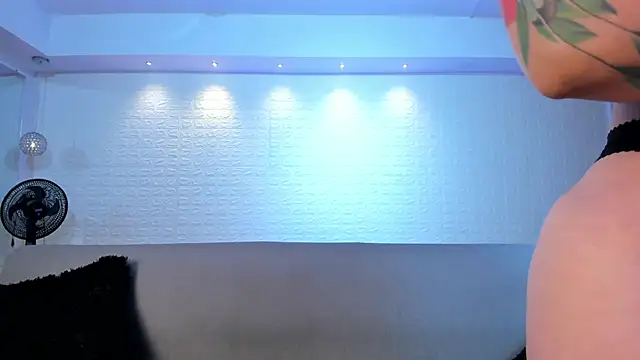 violet scott online show from December 2025 10:43:01 AM