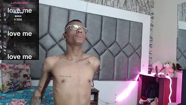 Tiffany Valentine15 online show from December 2025 02:00:02 PM