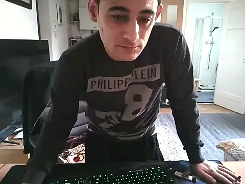 Snapshot of mihaimichael chatting on March 2025 02:45:02 PM mihaimichael online show from March 2025 02:45:02 PM