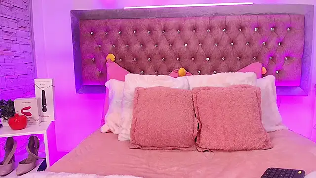 Tayzon Foxxx online show from November 2025 12:48:01 PM