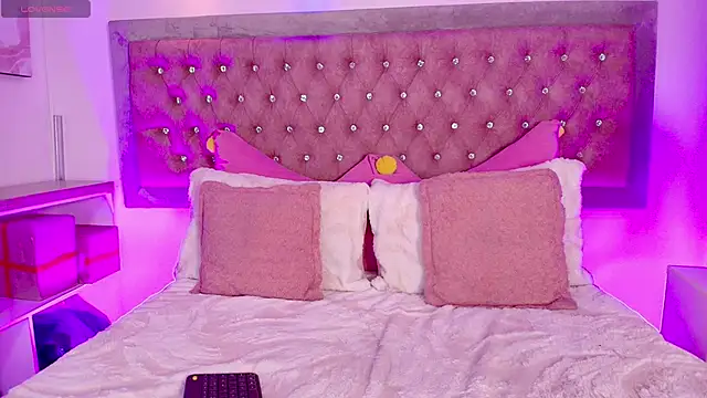 Snapshot of Tayzon_Foxxx chatting on January 2026 12:18:01 PM Tayzon Foxxx online show from January 2026 12:18:01 PM