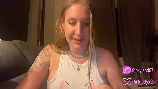 Snapshot of Pinkyladyxxx chatting on May 2026 11:45:02 PM Pinkyladyxxx online show from May 2026 11:45:02 PM
