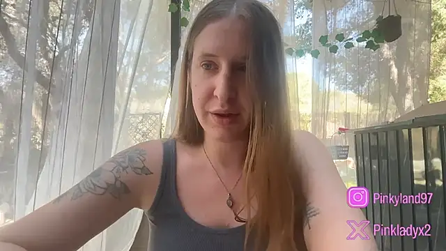 Snapshot of Pinkyladyxxx chatting on May 2026 09:59:01 AM Pinkyladyxxx online show from May 2026 09:59:01 AM