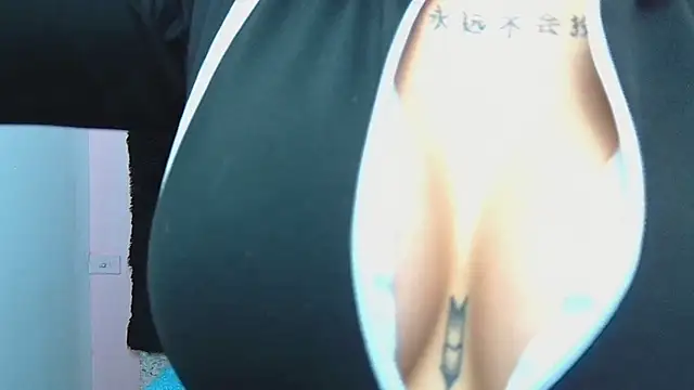 Vaioletcooper online show from October 2025 07:24:01 PM