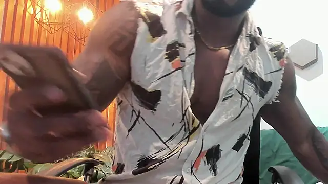 Snapshot of Makonneen chatting on January 2025 08:55:01 PM Makonneen online show from January 2025 08:55:01 PM