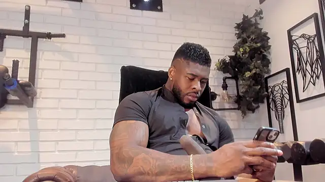 Snapshot of Makonneen chatting on February 2025 09:15:01 PM Makonneen online show from February 2025 09:15:01 PM